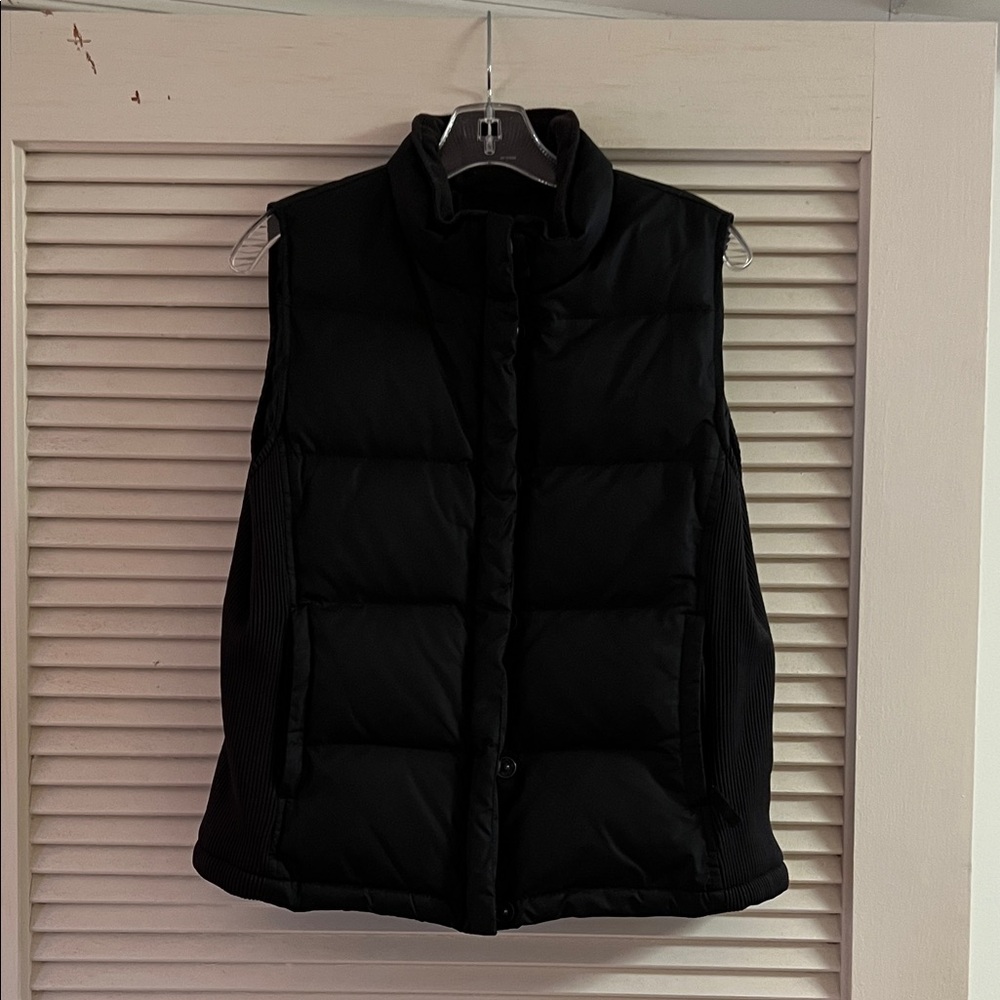 Gap Black Puffer Vest